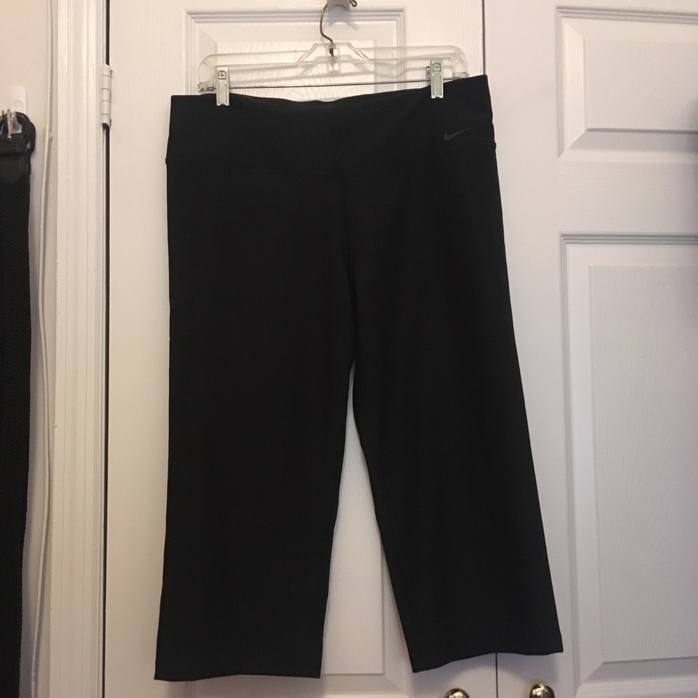 Nike Capri Yoga pants, Black, Dri-Fit, XL